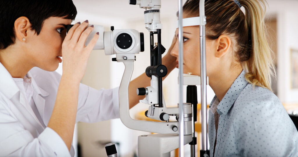 Jak wygląda badanie wzroku u okulisty