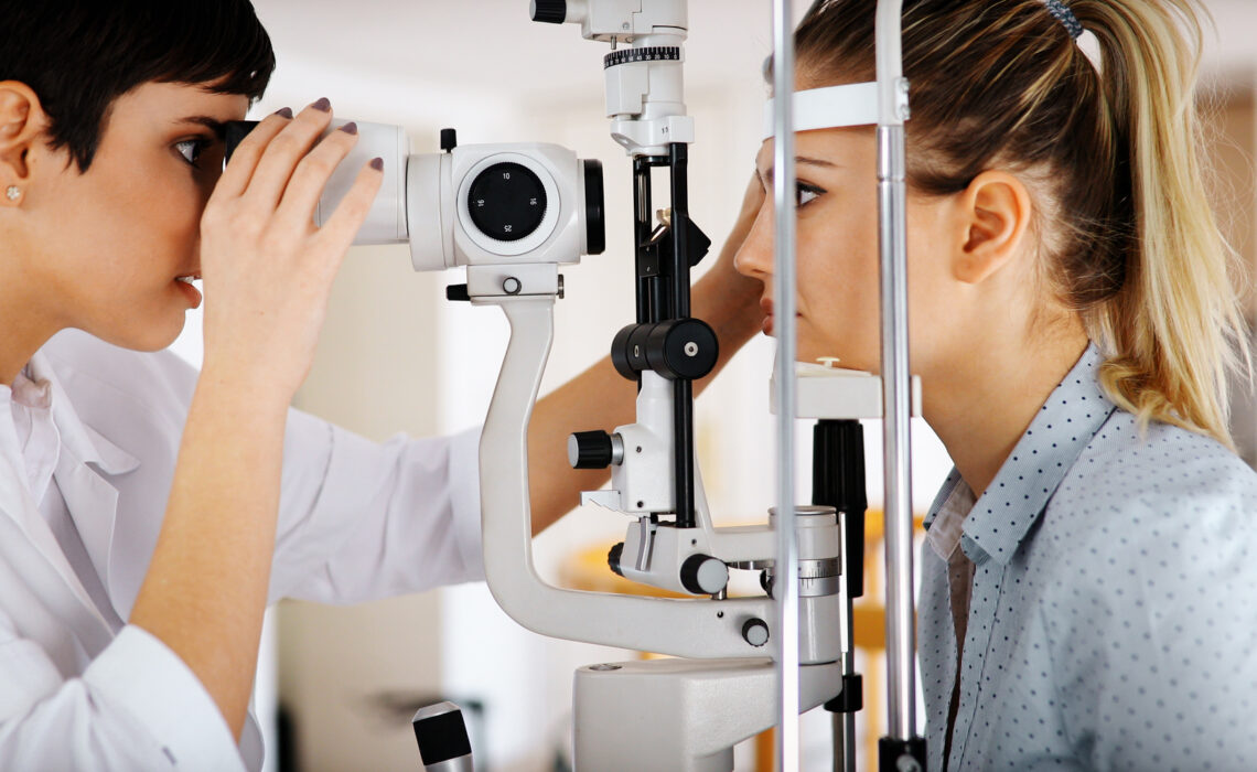 Jak wygląda badanie wzroku u okulisty